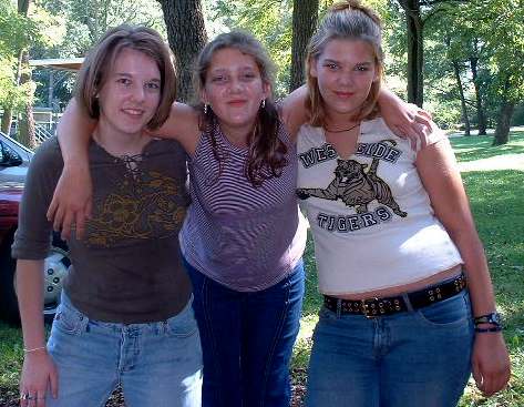 rockfordchicks.jpg (37758 bytes)